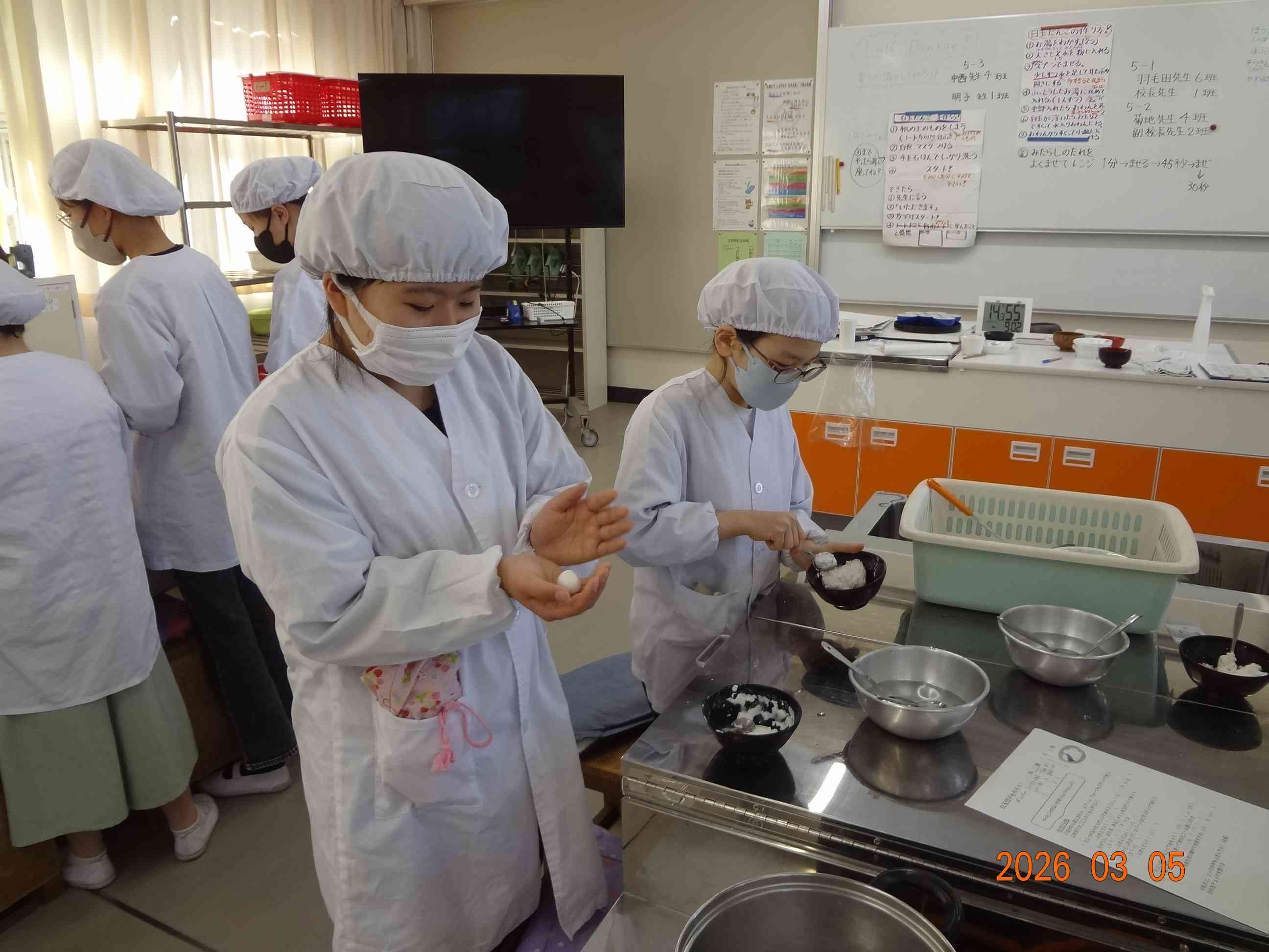 水を少しずつ入れてこねこね緊張するね。